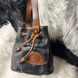 Vintage Dooney & Bourke pebble leather one strap shoulder purse